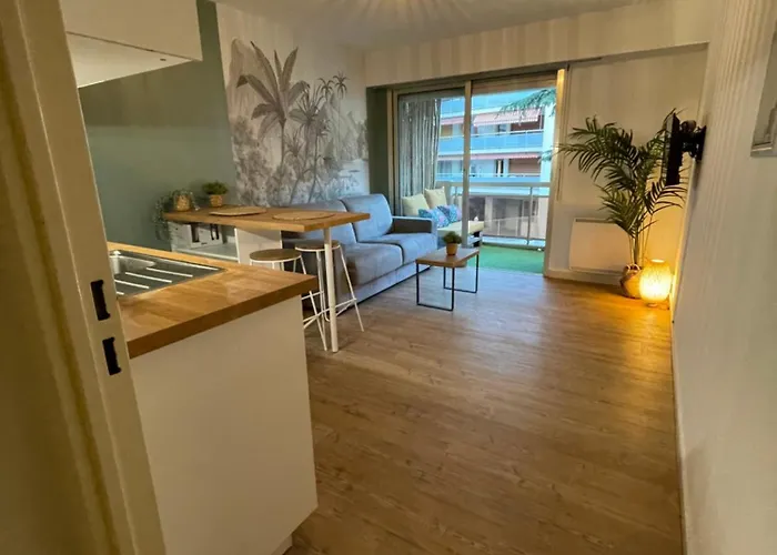 Carre D'or Juan Les Pins شقة